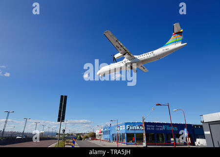 Stoccolma, Svezia - 31 Maggio 2019: Braathens compagnie aeree regionali, Bra, ATR 72-500 (SE-MDH) sull approccio finale alla Stockholm Bromma airport con la distribuzione Foto Stock