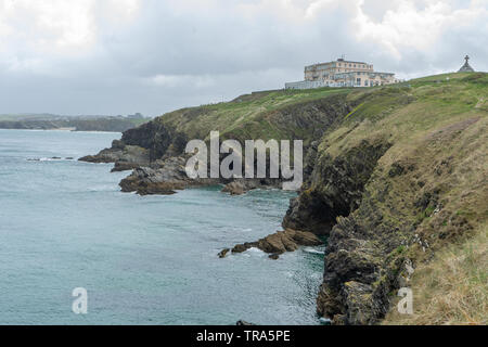 Atlantic Hotel in cima alla scogliera, Newquay, Cornwall, Regno Unito Foto Stock