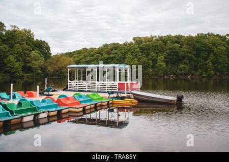 Barca a remi stazione. Attività ricreative presso il parco locale in Ohio Foto Stock