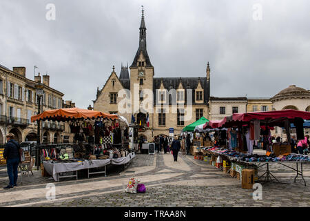 All'aperto dell'agricoltore nel mercato LIBOURNE, Francia Foto Stock