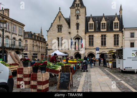 All'aperto dell'agricoltore nel mercato LIBOURNE, Francia Foto Stock