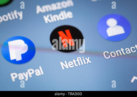 Il logo di Netflix icona sullo schermo di cellulare Foto Stock