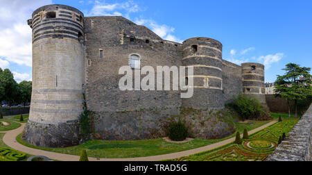 Il Château d'Angers su una giornata di primavera nella Valle della Loira, Francia Foto Stock