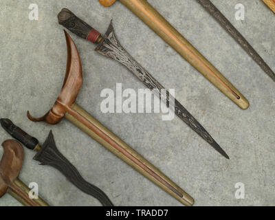 Grande collezione di lame Keris dalla Malaysia e Java, una storica arma usata nel Sud Est asiatico Foto Stock