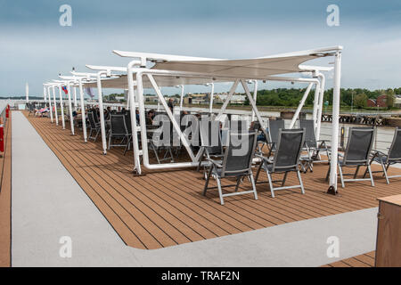 Sun Deck sul Viking Longship Forseti nella regione di Bordeaux in Francia Foto Stock