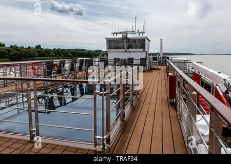 Sun Deck sul Viking Longship Forseti nella regione di Bordeaux in Francia Foto Stock