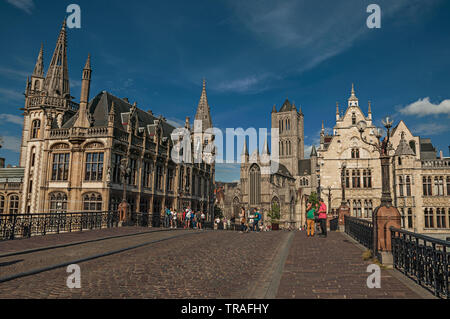 San Michele Bridge, chiese ed edifici gotici di Gand. Città con una intensa vita culturale e di edifici gotici in essere Foto Stock