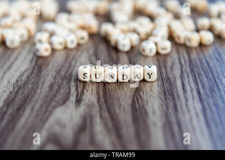 Domenica su blocchi di legno, weekend saluto. Foto Stock