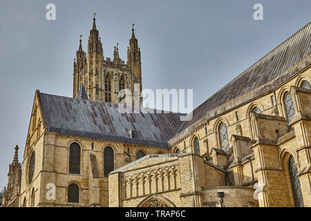 La Cattedrale di Canterbury in Canterbury Kent, è una delle più antiche e famose strutture cristiane in Inghilterra. Essa fa parte di un sito del Patrimonio Mondiale. Foto Stock