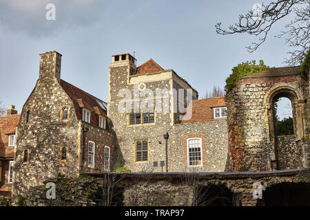 La Cattedrale di Canterbury in Canterbury Kent, è una delle più antiche e famose strutture cristiane in Inghilterra. Essa fa parte di un sito del Patrimonio Mondiale. Foto Stock