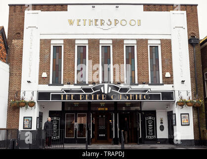 Peter Cushing OBE era conosciuta per i suoi molti ruoli in 'Hammer Film horror' Questo originale edificio fu eretto nel 1912 apertura come l'Oxford Picture House Foto Stock