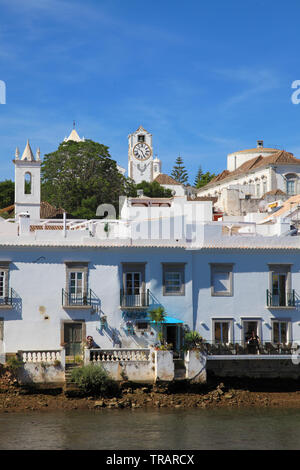 Il Portogallo, Algarve, Tavira, skyline, Fiume Gilao, Foto Stock