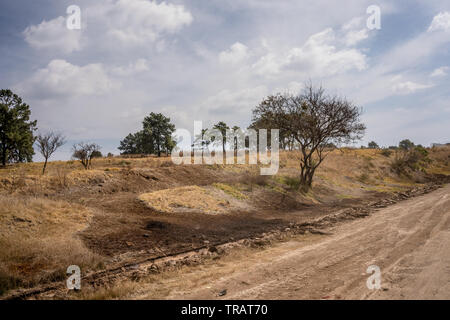 Il terreno contaminato, lasciati da gas illegale furto, vicino alla comunità La Preciosita, Puebla, Messico, 16 gennaio 2019. Lo stato di Puebla è nota per la sua alta quantità di gas illegale il furto. Foto Stock