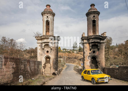 Un punto di riferimento storico, un ponte vicino all'Exhacienda Molinos de Guadalupe, che è stato danneggiato durante una lotta tra i ladri di gas, in Juarez Coronaco, Puebla, Messico. Il 16 gennaio 2019. Lo stato di Puebla è nota per la sua alta quantità di gas illegale il furto. Foto Stock