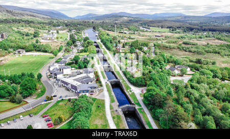 Scala di Nettuno si blocca, vista aerea da fuco al Caledonian Canal, Banavie, Scotland, Regno Unito Foto Stock