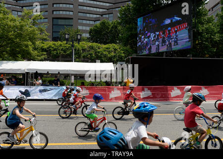 Stati Uniti - Giugno 1, 2019: Le Forze Armate cycling classic coppa di cristallo è la seconda giornata di gara ad Arlington in Virginia erano il cristallo Cup gara Foto Stock