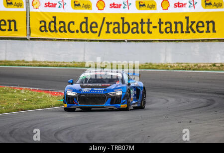 Oschersleben, Germania, 27 Aprile 2019: Audi R8 LMS GT4 dalla Racing uno guidato da Patricija Stalidzane durante l'ADAC GT4 al Motorsport Arena. Foto Stock