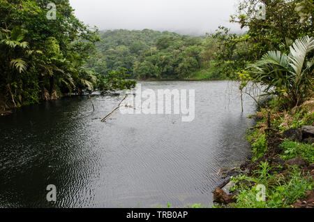 Piccolo Lago di Arenal Volcano Foto Stock