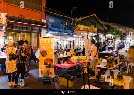 Malacca,Malesia - Aprile 21,2019 : il mercato notturno di venerdì, sabato e domenica è la parte migliore del Jonker Street, si vende di tutto dal tast Foto Stock