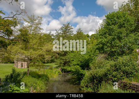 Il fiume Lark accanto al Abbey Gardens in Bury St Edmunds, Suffolk Foto Stock