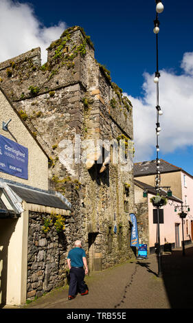 Irlanda, Co Louth, penisola di Cooley, Carlingford, Tholsel Street, la menta, 1450 torre fortificata house Foto Stock