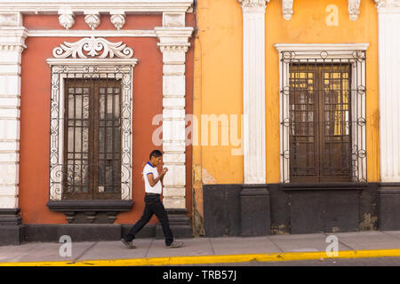 Scena di strada in Arequipa, Perù Foto Stock