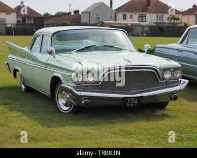 Sheerness, Kent, Regno Unito. 2 Giugno, 2019. 31 Swale gli appassionati del veicolo Auto Show. Nella foto: una Chrysler 1960 Desoto Adventurer. Credito: James Bell/Alamy Live News Foto Stock