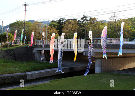 Il festival di giapponese koinobori battenti carpe koi pesci di Beppu. Preso in Oita, aprile 2019. Foto Stock