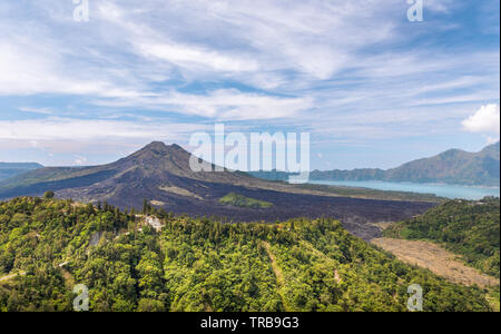 Bellissimo paesaggio del monte vulcano Batur in Bali, Indonesia Foto Stock
