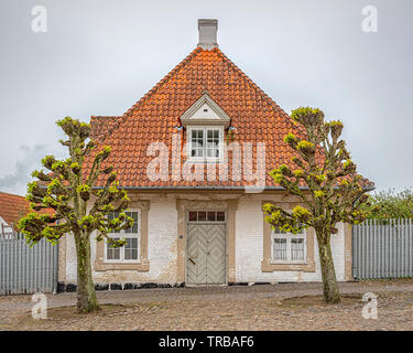 FREDENSBORG, Danimarca - 18 Maggio 2019: Fredensborg Palace è un palazzo situato sulla sponda orientale del Lago Esrum in Fredensborg sull'isola di Zealand Foto Stock