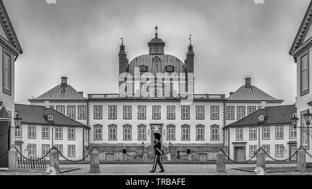 FREDENSBORG, Danimarca - 18 Maggio 2019: Fredensborg Palace è un palazzo situato sulla sponda orientale del Lago Esrum in Fredensborg sull'isola di Zealand Foto Stock