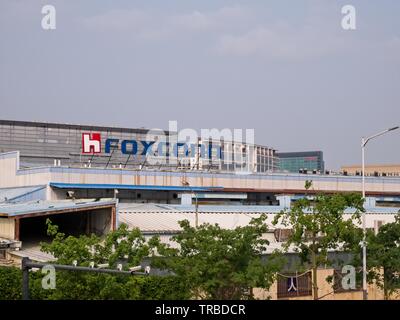 Fabbrica di Foxconn a Shenzhen con logo Foto Stock