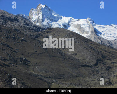 Quilcayhuanca trek nel Parco Nazionale del Huascaran, Andes range, Perù Foto Stock