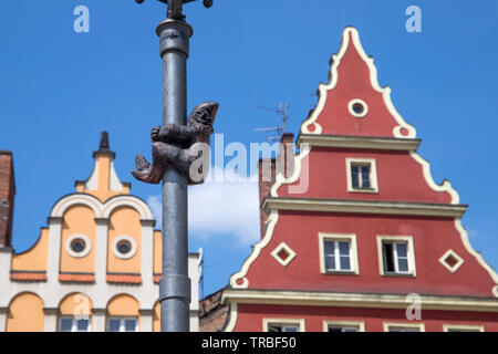 Bronze nani gnomi scultura, simbolo della città di Wroclaw, Polonia Foto Stock
