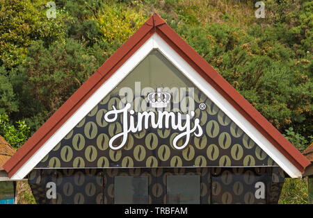 Le capanne da spiaggia hanno un nuovo look - make-over per Jimmy's, Jimmy's Iced Coffee Beach Hut a Bournemouth, Dorset UK a giugno Foto Stock