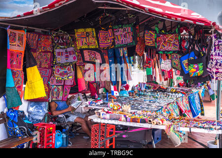 Negozi di souvenir a plaza francia in el Casco Viejo de Panama Foto Stock