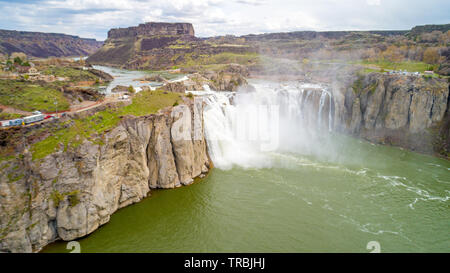 Cascata sul fiume Snake in un profondo canyon con nebbia Foto Stock