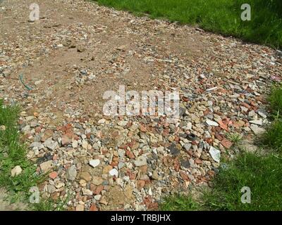 Fine del recentemente reso hardcore macerie via in campo. Foto Stock