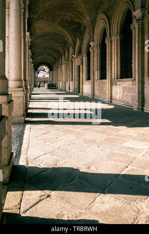 Una vista dell'interno della loggia superiore della Basilica Palladiana di Vicenza, Italia Foto Stock