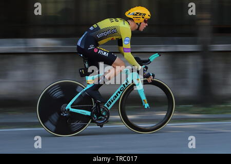 Verona, Italia. 02nd, Giu 2019. Bouwman Koen Olanda (Team Jumbo-Visma) durante l'ultimo stadio 21 del 102º Giro d' Italia, Tour d'Italia 2019 - gara ciclistica, 17km a cronometro individuale da Verona Fiera insieme Torricelle nella città di Verona, per terminare in Arena di Verona in Verona, Italia, 03 giugno 2019. (Foto) Alejandro Sala/Alamy News Foto Stock