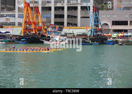 Dragon Boat racing in Chai Wan Foto Stock