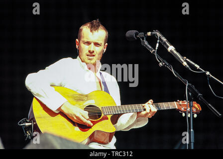 Damien Rice eseguendo in Vergine V Festival V2003, Hylands Park, Chelmsford Essex, Regno Unito. Foto Stock