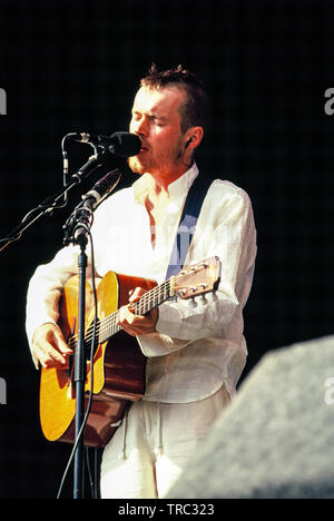 Damien Rice eseguendo in Vergine V Festival V2003, Hylands Park, Chelmsford Essex, Regno Unito. Foto Stock