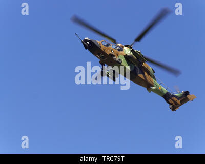 Siviglia può 31st, 2019 . Ce665 Eurocopter elicottero Tiger dall esercito spagnolo militare nella mostra in occasione della giornata delle forze armate su Foto Stock