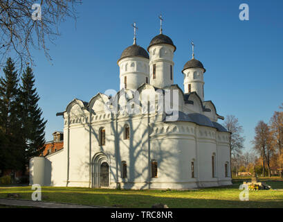 Cattedrale di deposizione (Rizopolozhensky cattedrale) al monastero di deposizione di Robe (Rizopolozhensky convento) in Suzdal. Vladimir oblast. La Russia Foto Stock