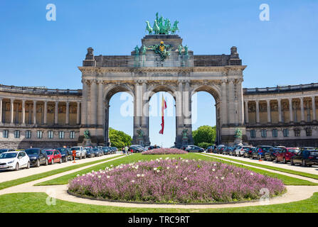 Parc du Cinquantenaire Arco Trionfale Arcades du Cinquantenaire Parc du Cinquantenaire Bruxelles Belgio UE Europa Foto Stock