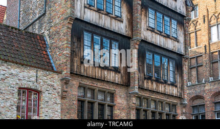 Esterno della casa medioevale sulla Rozenhoedkaai (Quay del Rosario). È l'albergo dove 'In Bruges" è stato girato. La città di Bruges strade Foto Stock