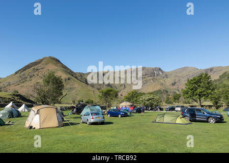 Sykeside campeggio e la vista verso l'alto Hartsop Dodd, Colomba roccioso e Hart Crag, Lake District, Cumbria, Regno Unito Foto Stock