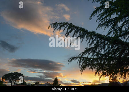 Scenic tramonto a Gentilino sul Ticino nella parte italiana della Svizzera Foto Stock