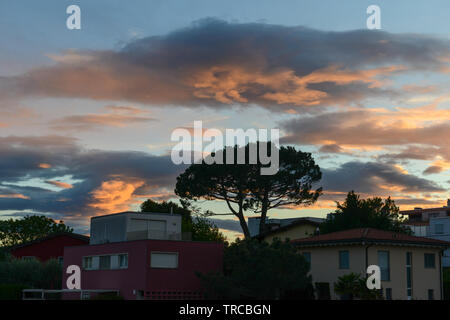 Scenic tramonto a Gentilino sul Ticino nella parte italiana della Svizzera Foto Stock